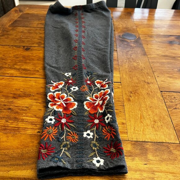 Johnny Was Pants - JW Los Angeles Grey Leggins w/red, blue & taupe stitching on sides of outer leg